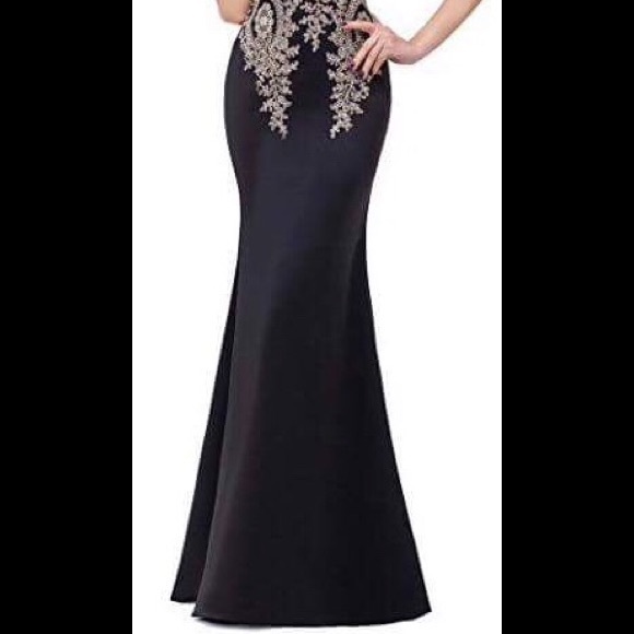 Dress - Picture 3 of 3